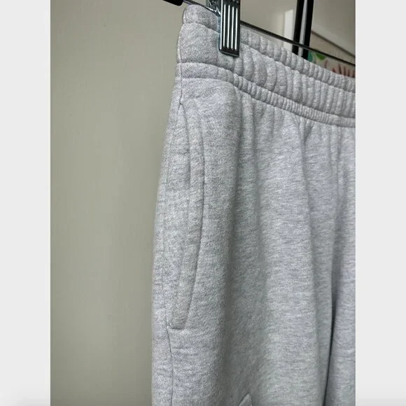 Aritzia TNA Gray Cozy Fleece Mega Cargo Oversized Sweatpant - Size XS - Picture 7 of 11